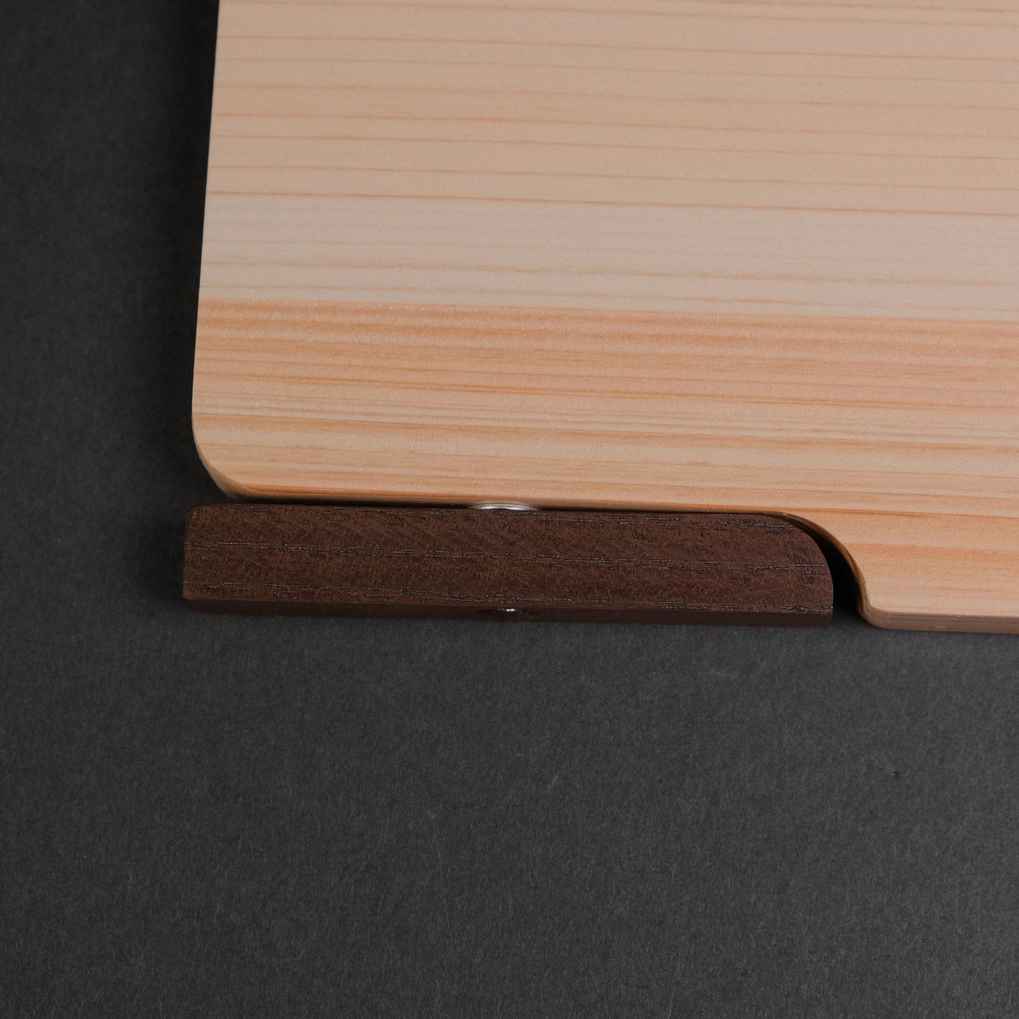 Hitohira Hinoki Thin Cutting Board with Stand (Small)