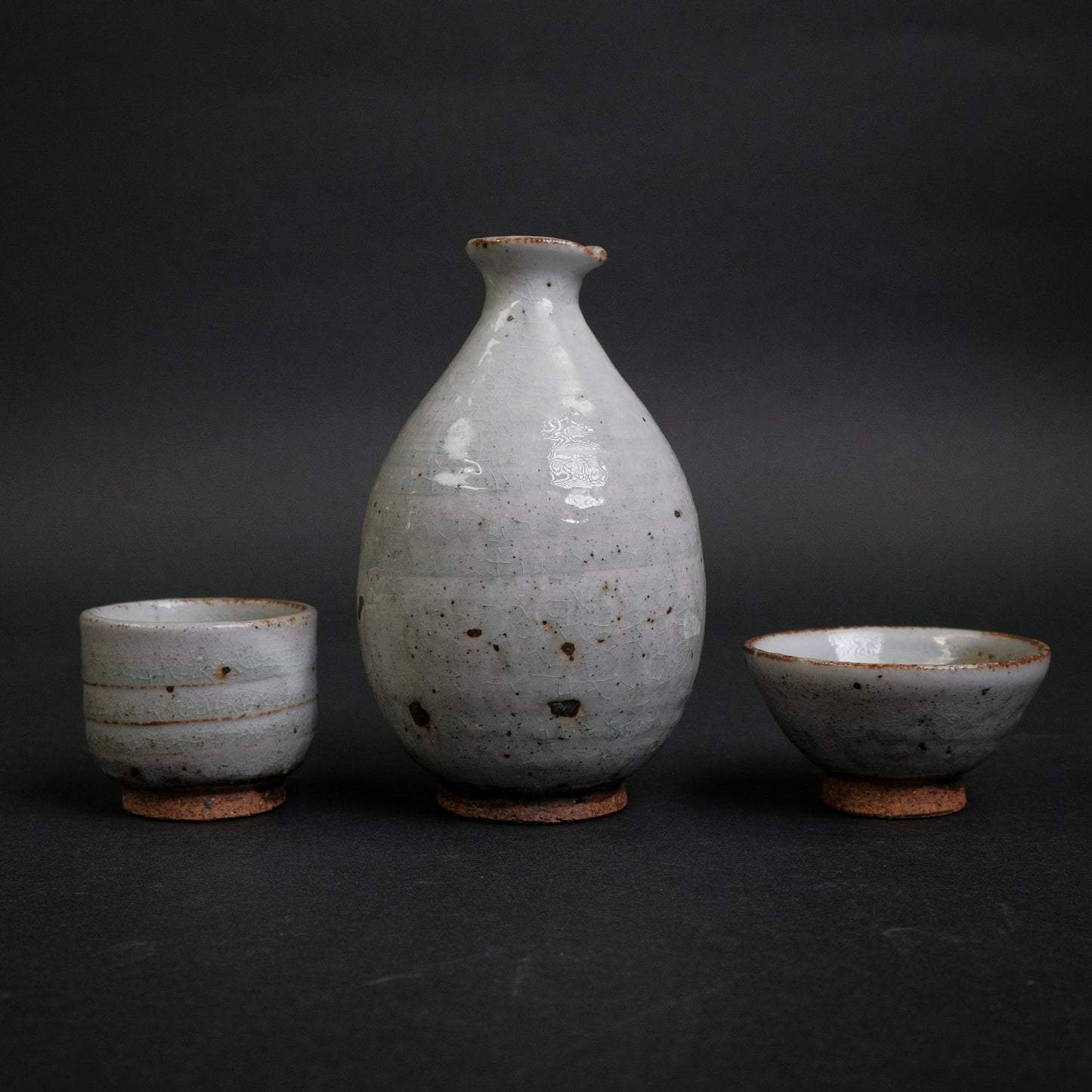 Shinohara Sake Set with Kiri Box (Kohiki)