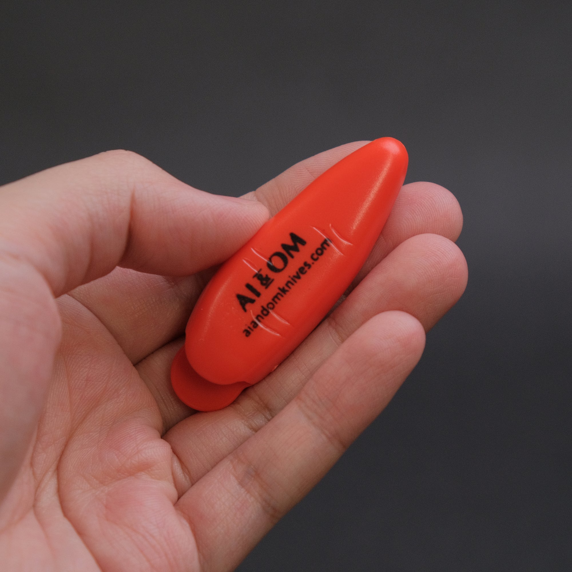 Ai &amp; Om Magnetic Carrot Shears