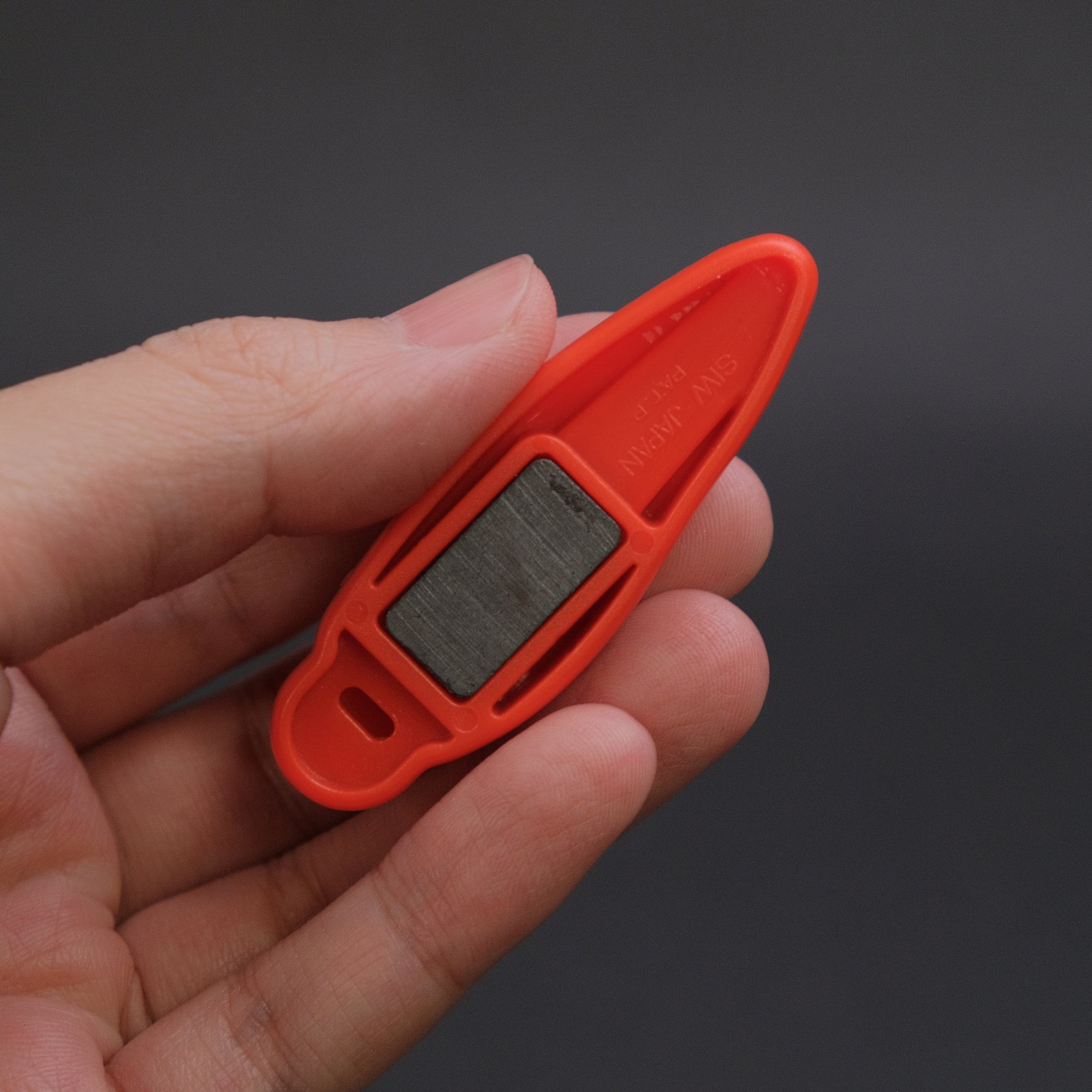 Ai &amp; Om Magnetic Carrot Shears