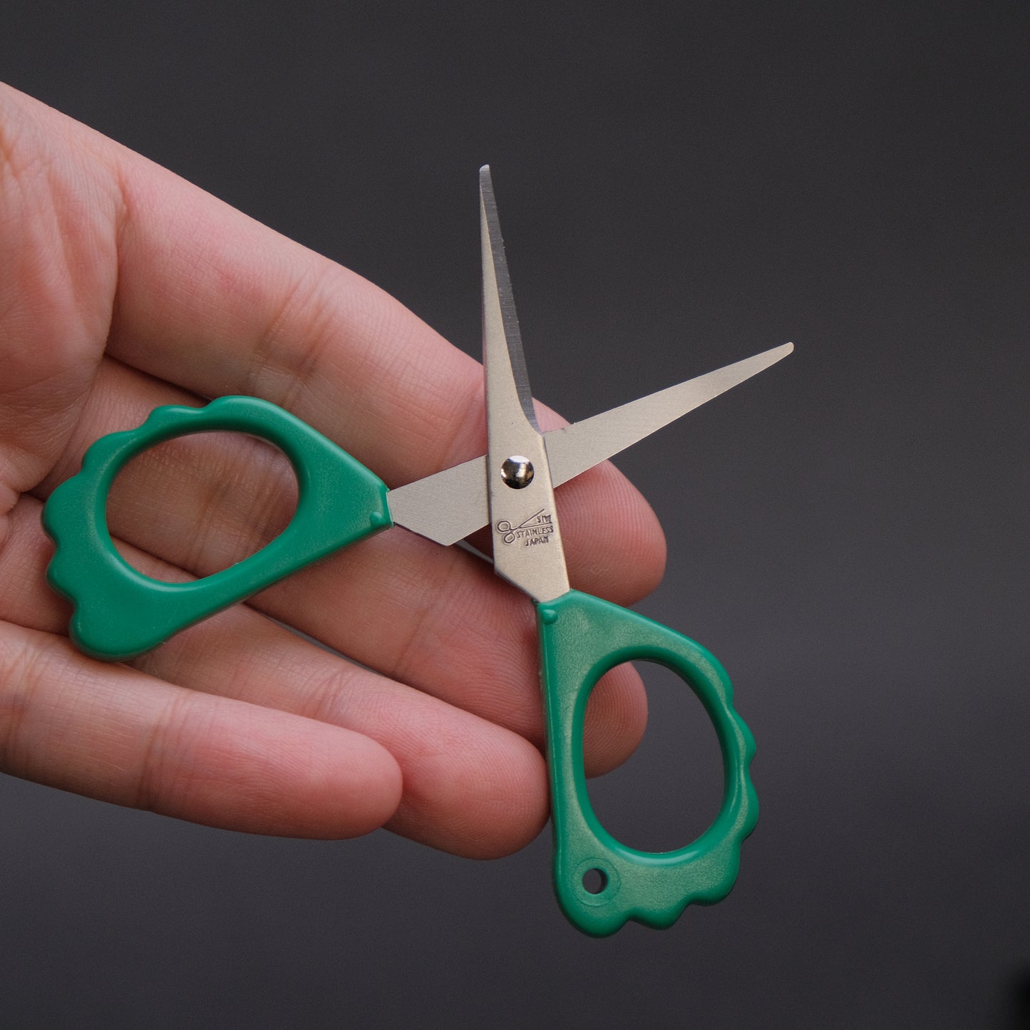 Ai & Om Magnetic Carrot Shears