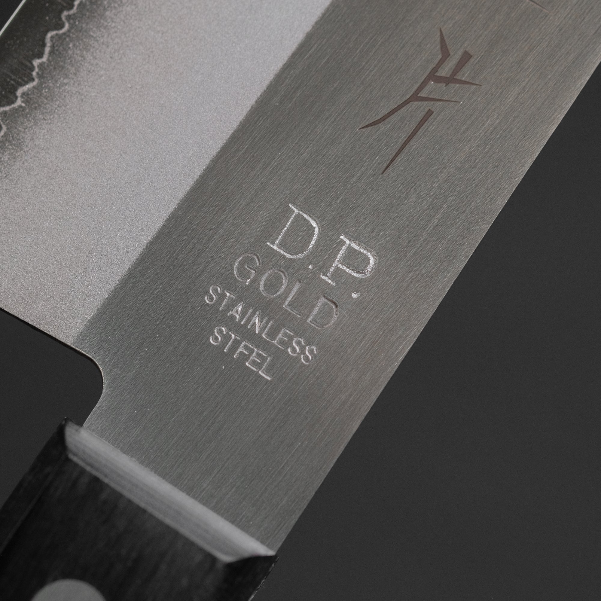 Hitohira DP Stainless Santoku 165mm Pakka Handle