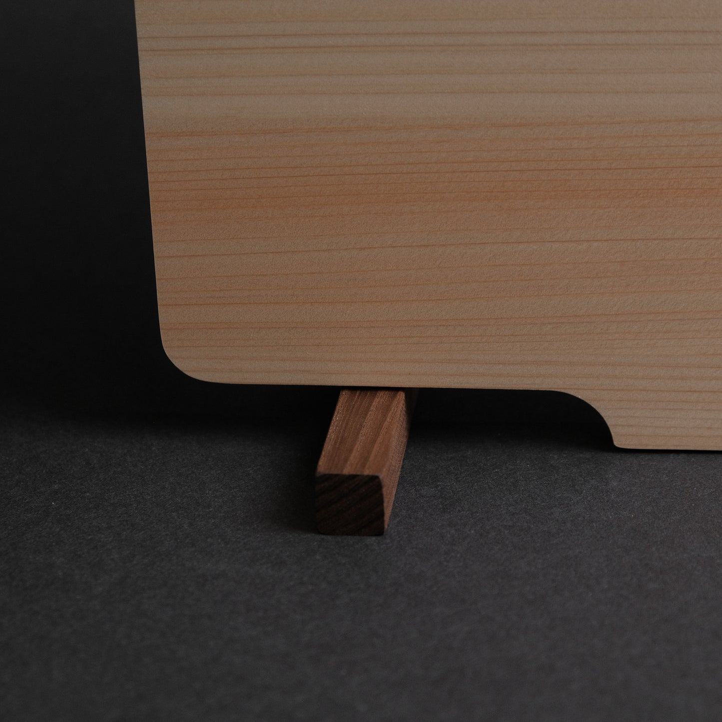 Hitohira Hinoki Thin Cutting Board with Stand (Large)