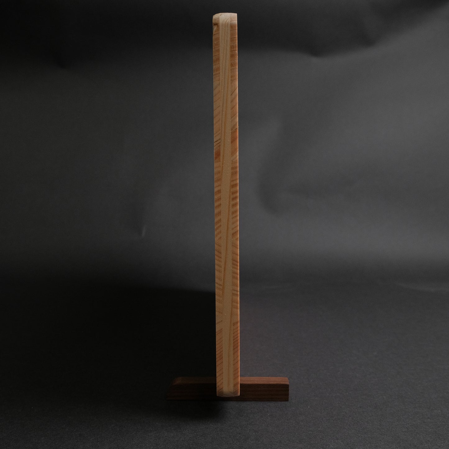 Hitohira Hinoki Thin Cutting Board with Stand (Large)