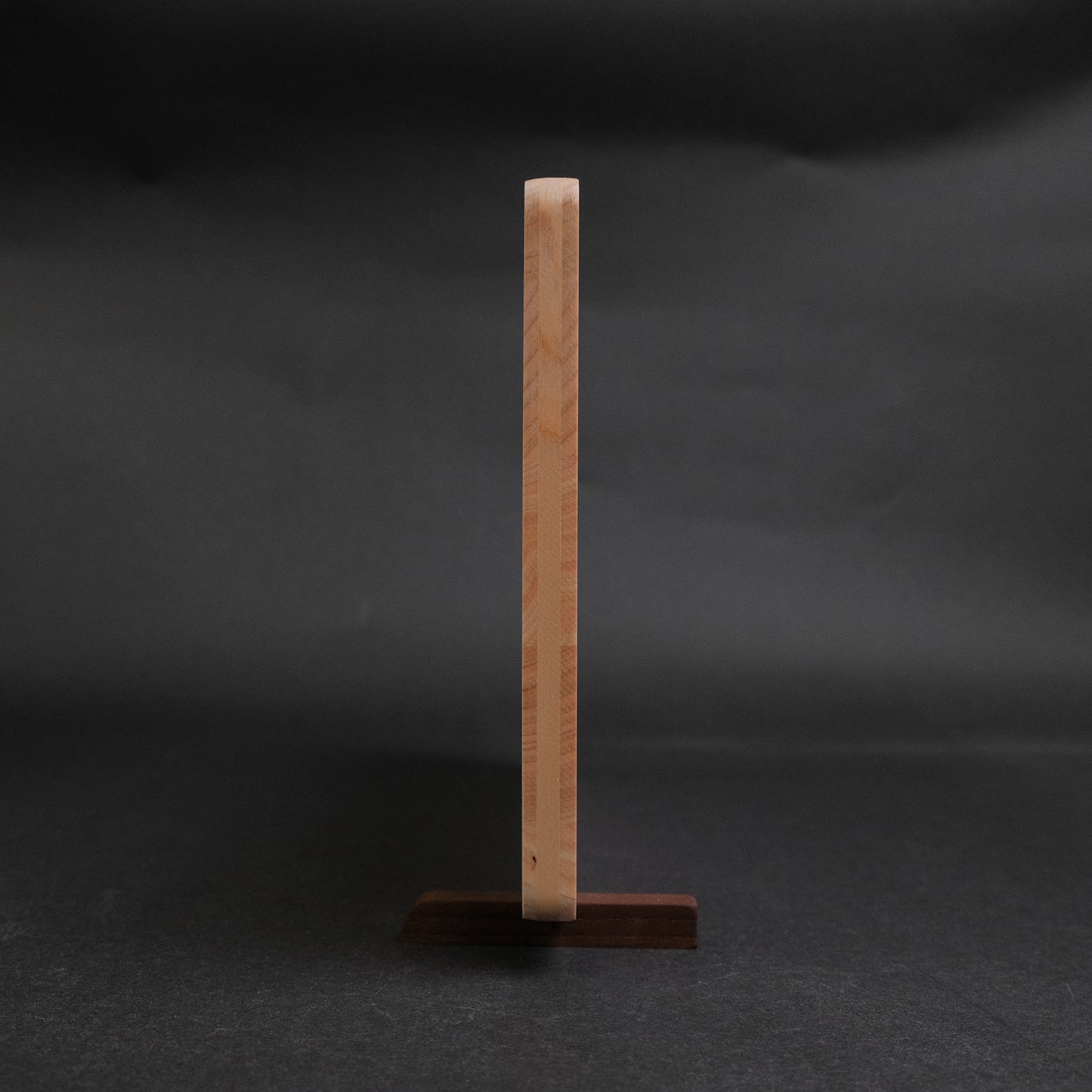 Hitohira Hinoki Thin Cutting Board with Stand (Medium)