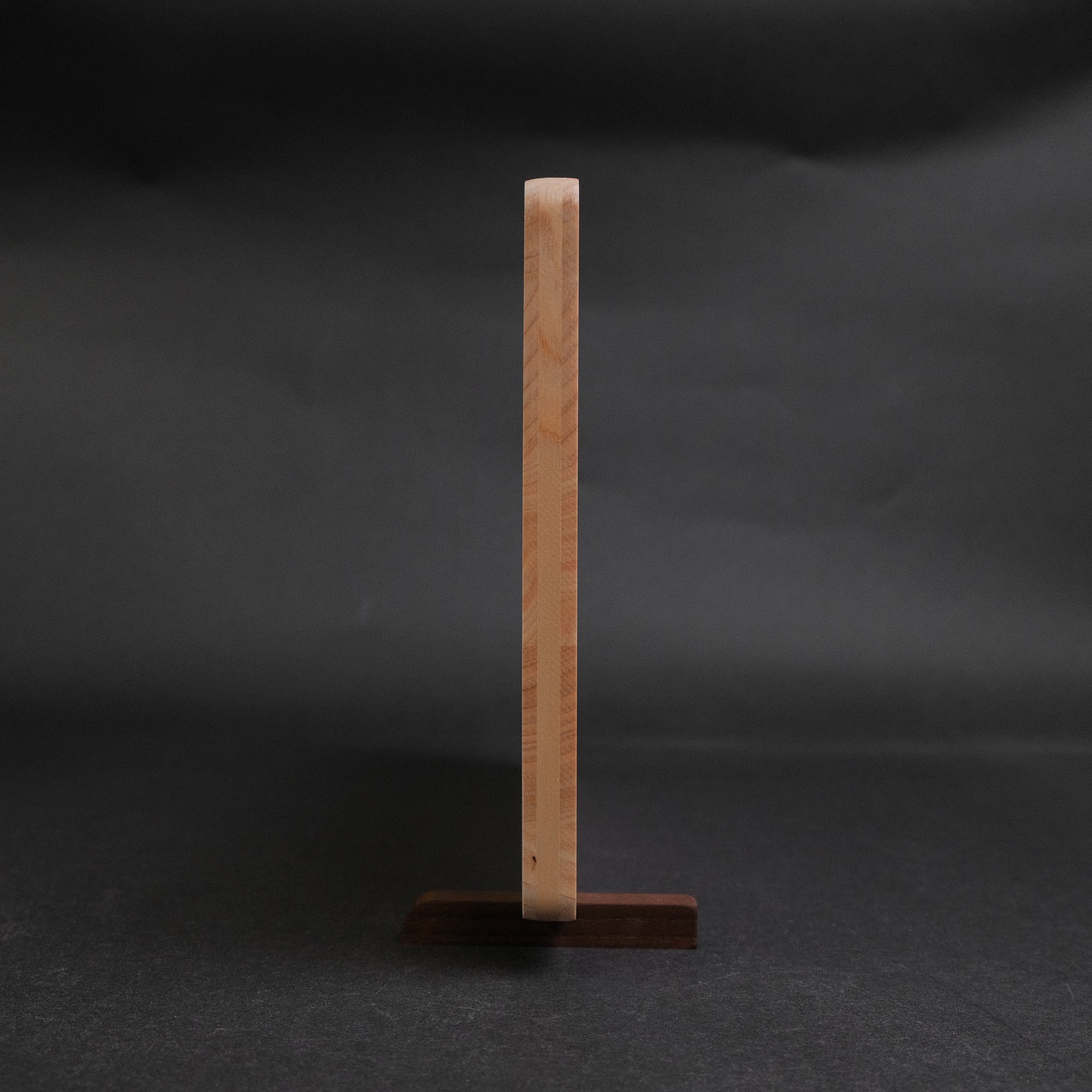 Hitohira Hinoki Thin Cutting Board with Stand (Medium)
