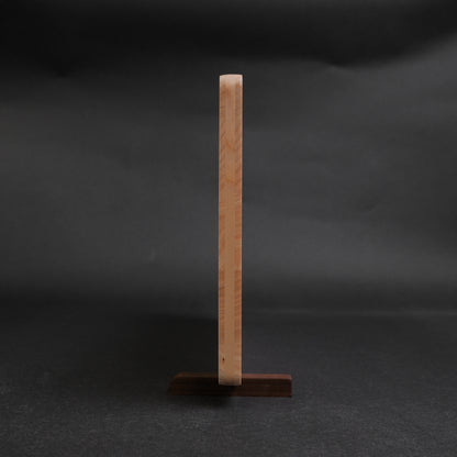 Hitohira Hinoki Thin Cutting Board with Stand (Medium)