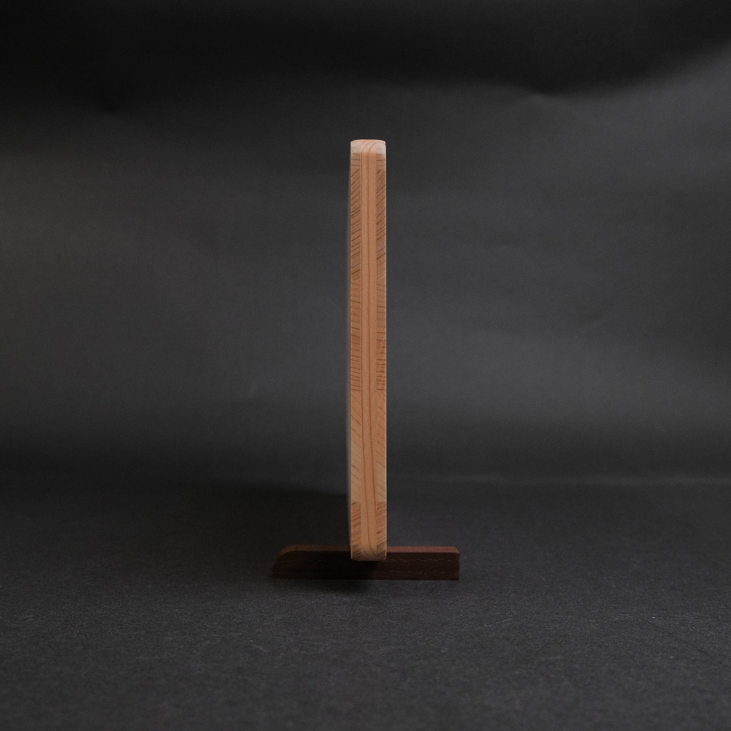 Hitohira Hinoki Thin Cutting Board with Stand (Small)