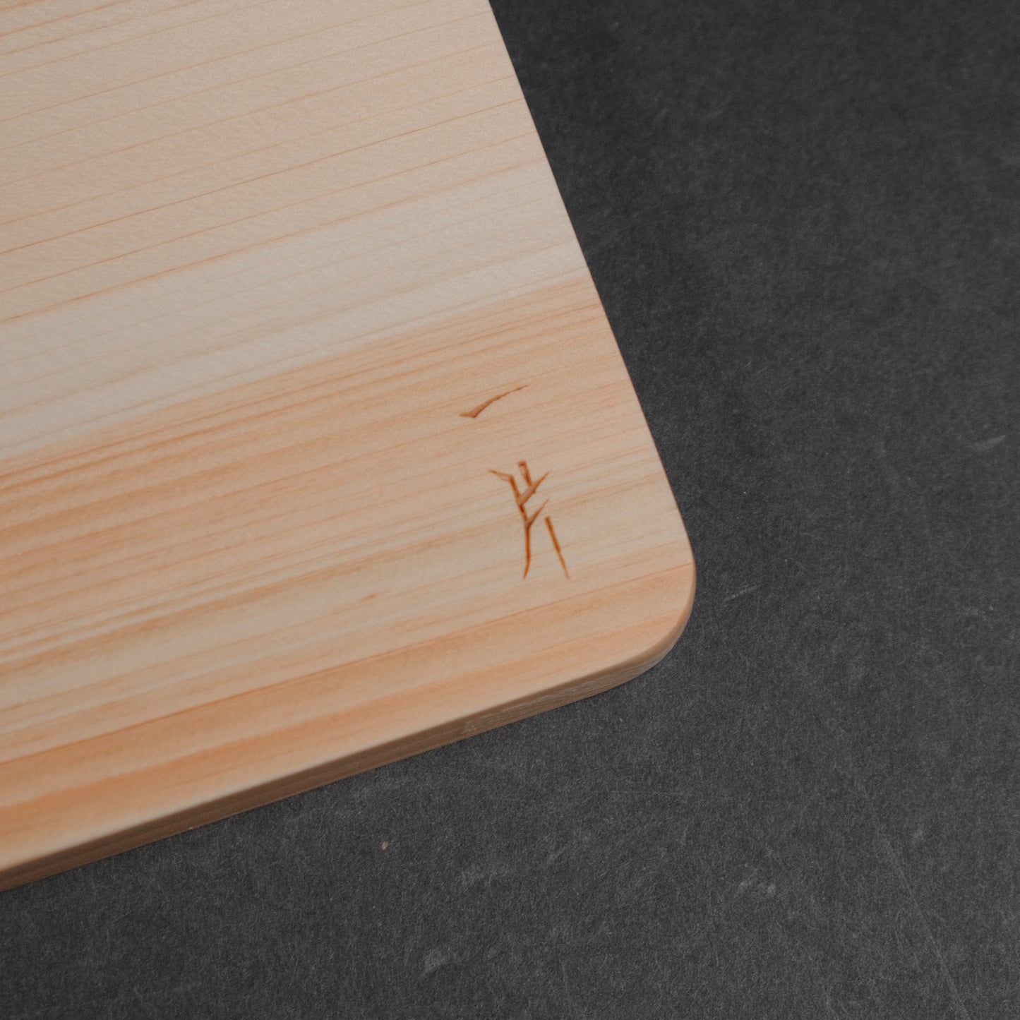 Hitohira Hinoki Thin Cutting Board with Stand (Small)
