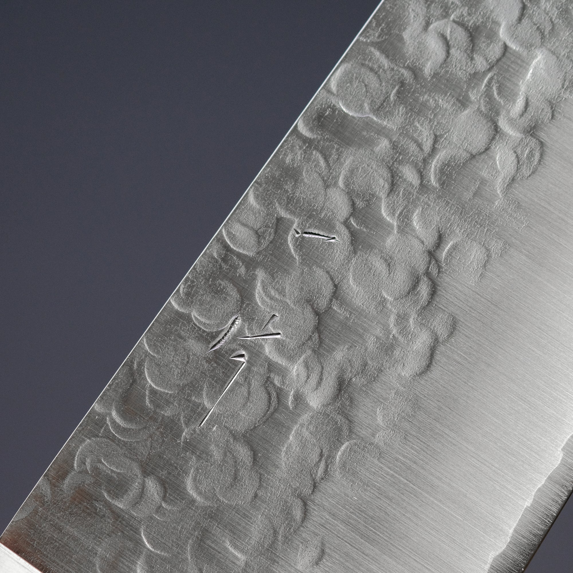 Hitohira T10 Tsuchime Santoku 165mm Pakka Handle
