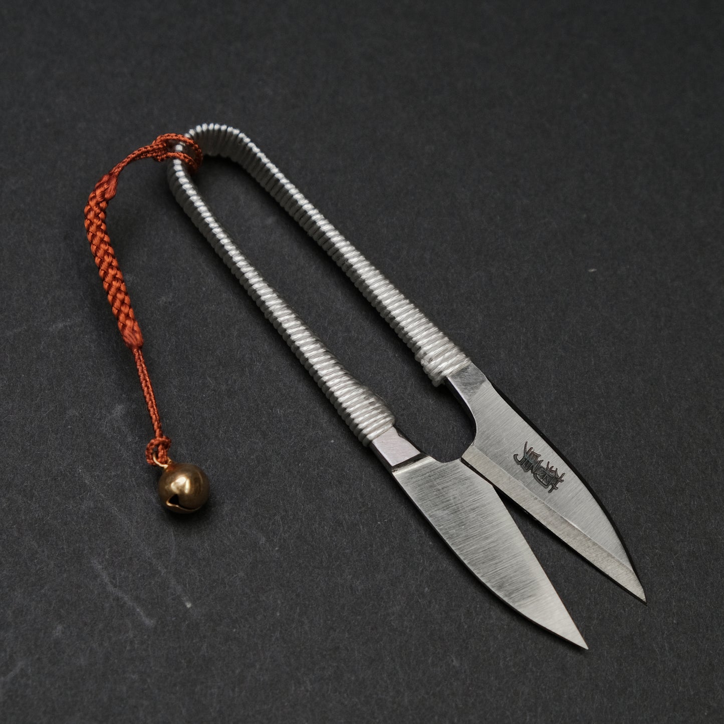 Morihei Kikuyu Nigiri Thread Shears 105mm (in Chiyo Paper Box with Ring)