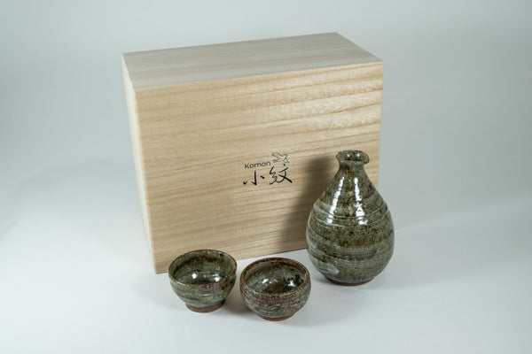 Shinohara Sake Set with Kiri Box Hakeme