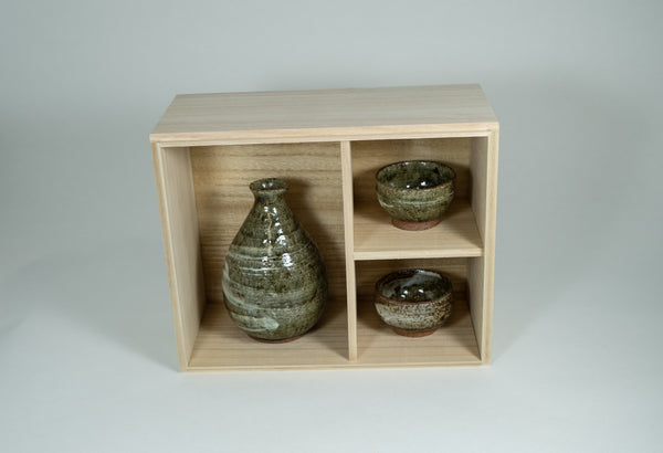 Shinohara Sake Set with Kiri Box Hakeme