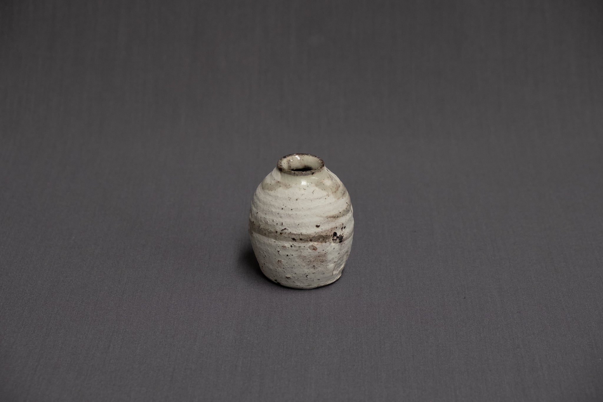 Komon Shinichi Kotsuji Haiyugesho (Ash Glaze) Small Flower Vase